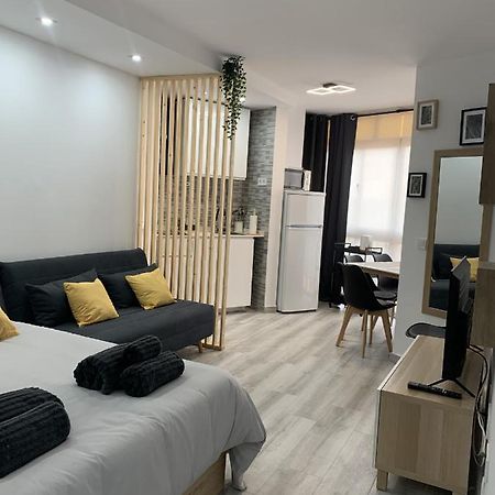 Precioso Estudio Frente Al Mar Con Piscina Benalmadena Bagian luar foto