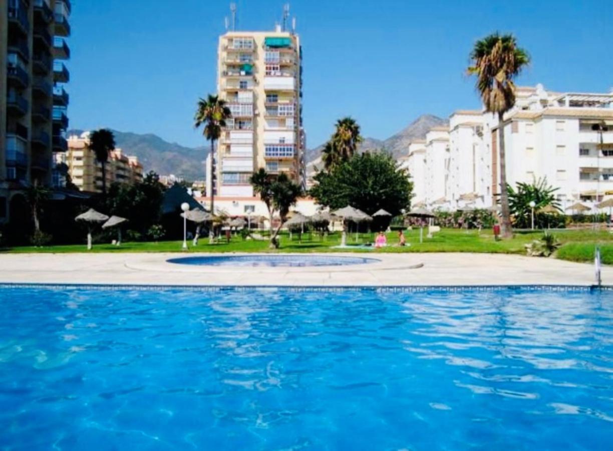 Precioso Estudio Frente Al Mar Con Piscina Benalmadena Bagian luar foto