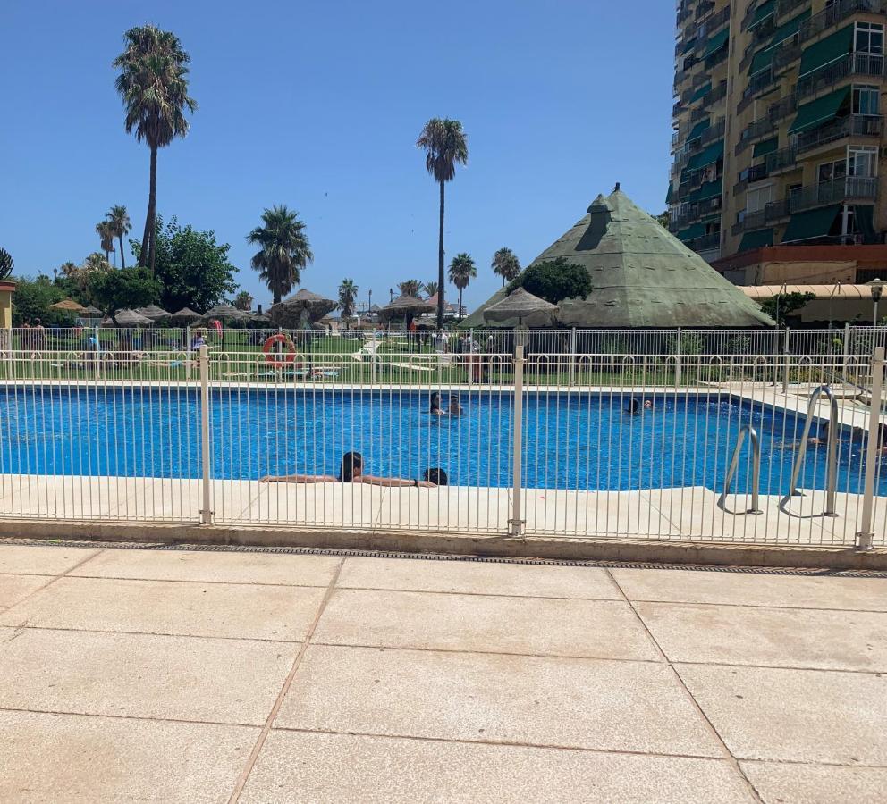 Precioso Estudio Frente Al Mar Con Piscina Benalmadena Bagian luar foto