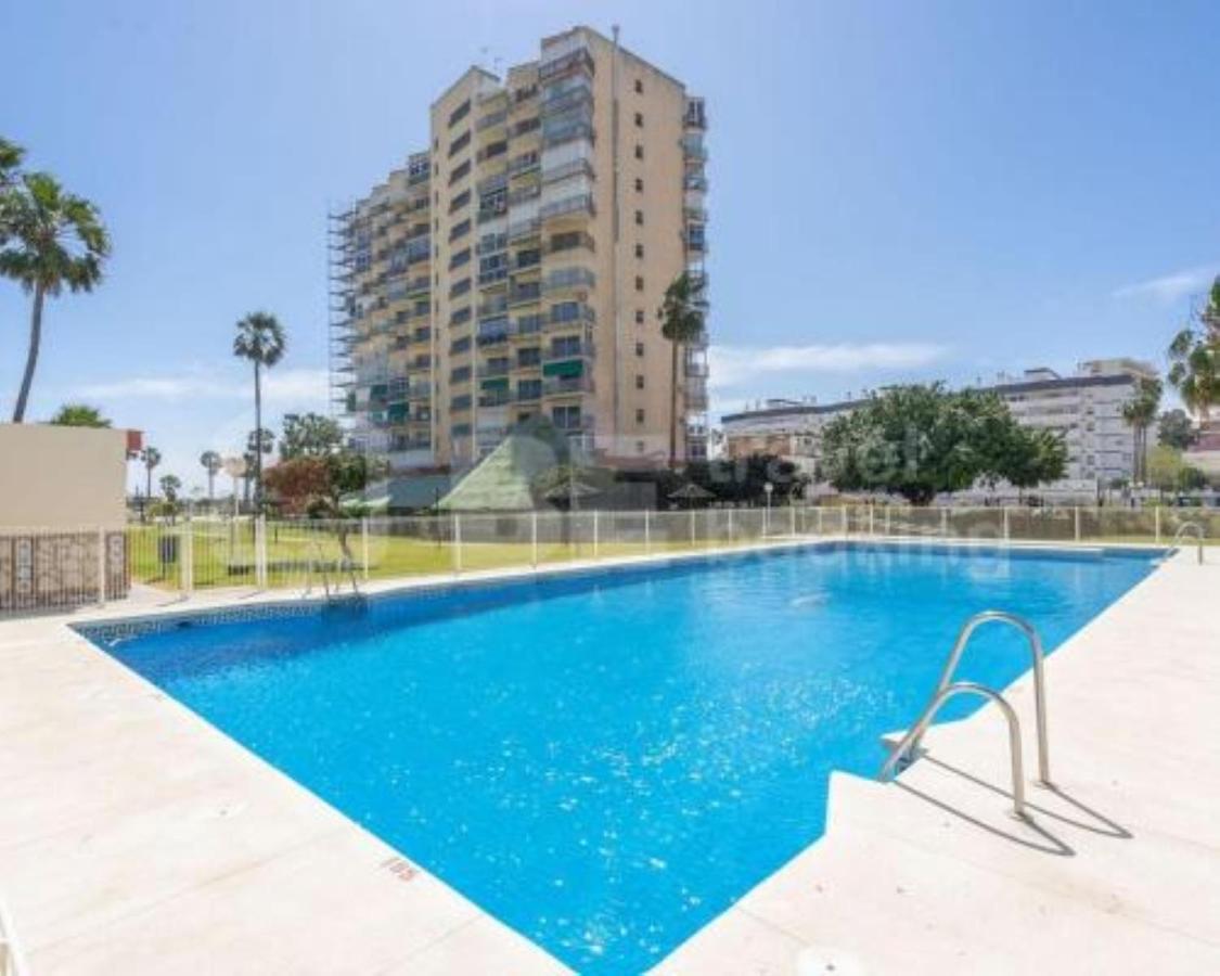 Precioso Estudio Frente Al Mar Con Piscina Benalmadena Bagian luar foto