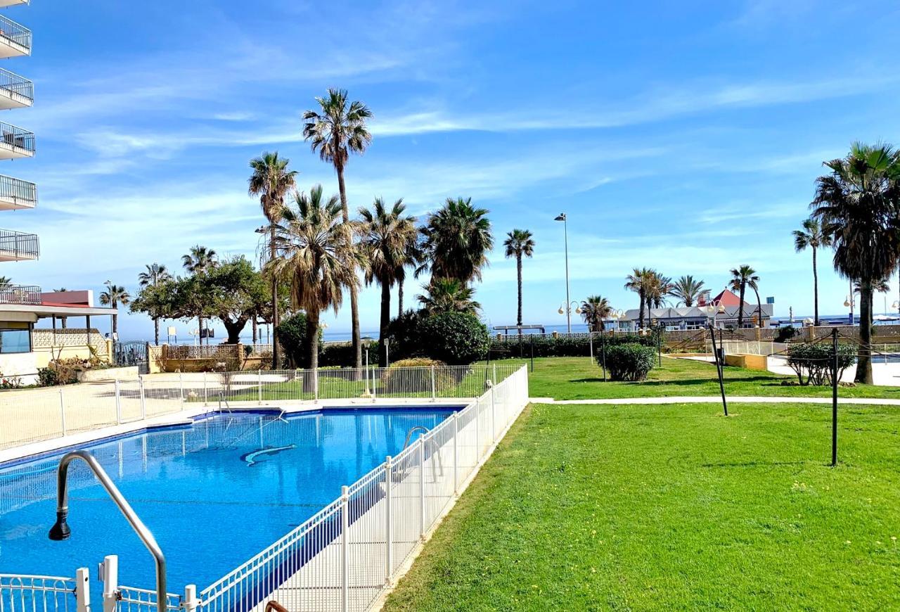 Precioso Estudio Frente Al Mar Con Piscina Benalmadena Bagian luar foto